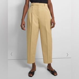 Theory Pleated Carrot Pant in Stretch Cotton Twill
